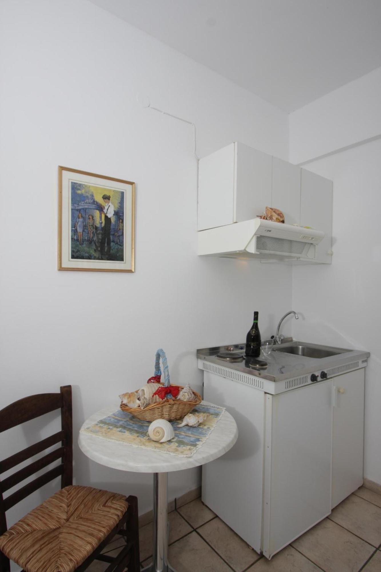 Manos Apartments Megas Gialos - Nites Bagian luar foto