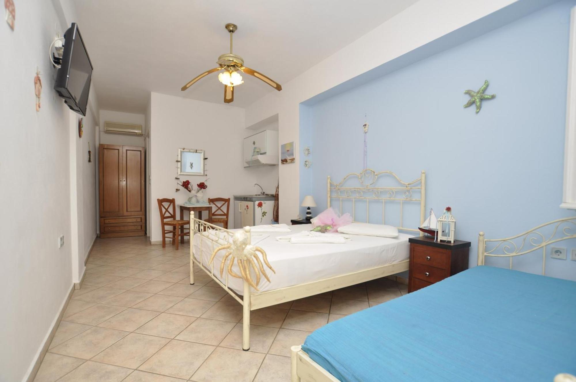 Manos Apartments Megas Gialos - Nites Ruang foto