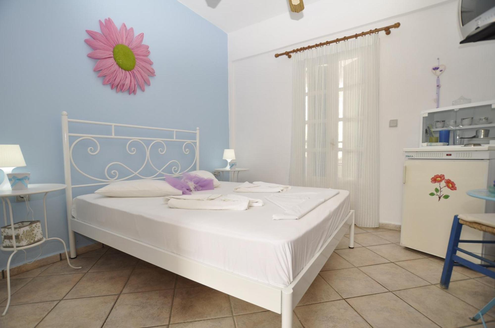 Manos Apartments Megas Gialos - Nites Ruang foto