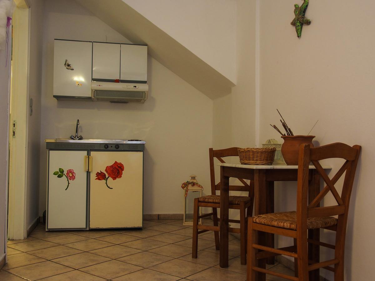 Manos Apartments Megas Gialos - Nites Bagian luar foto