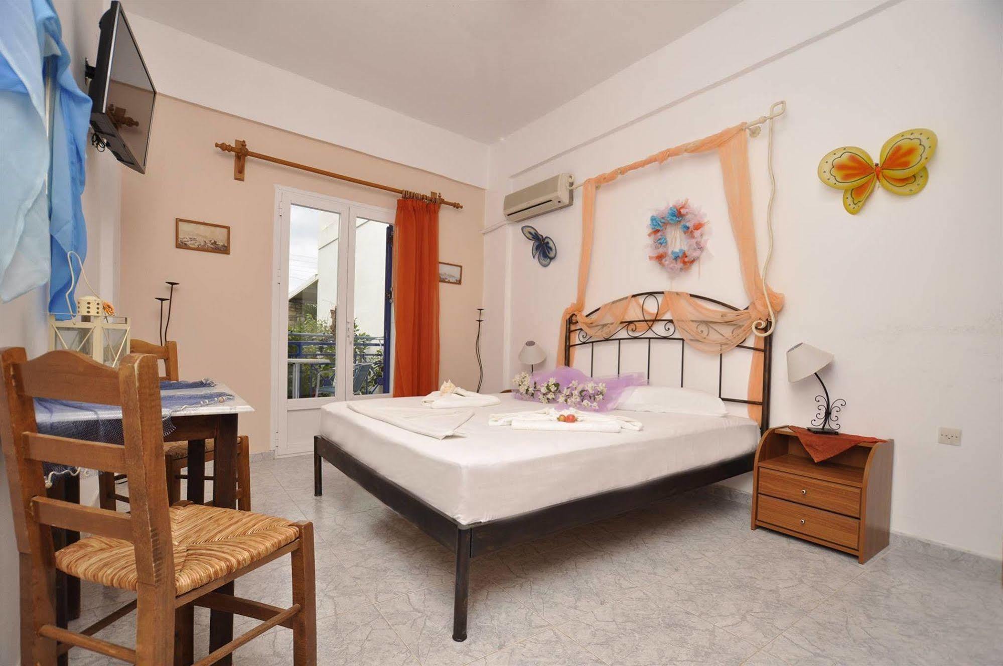 Manos Apartments Megas Gialos - Nites Bagian luar foto