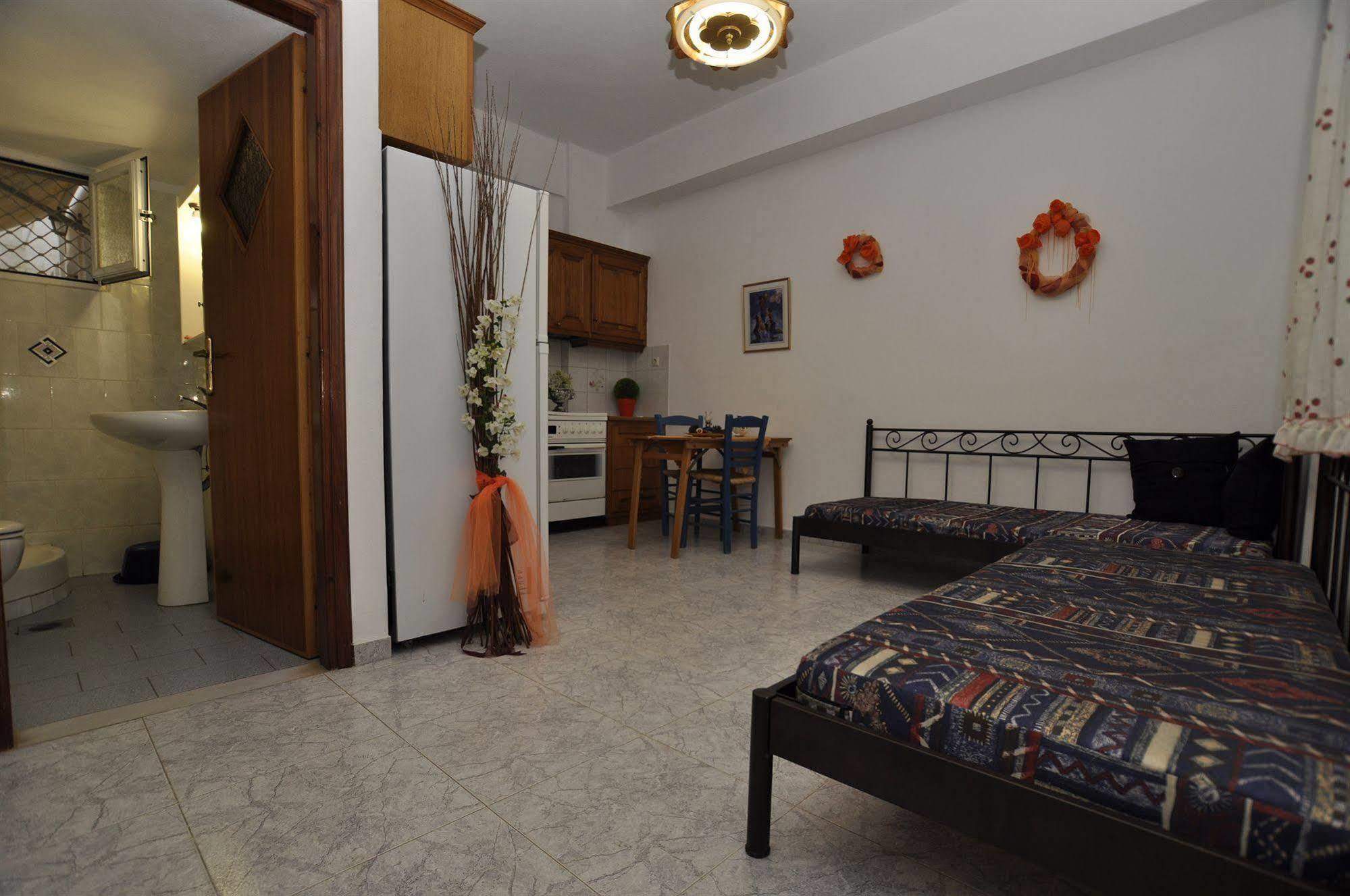 Manos Apartments Megas Gialos - Nites Bagian luar foto