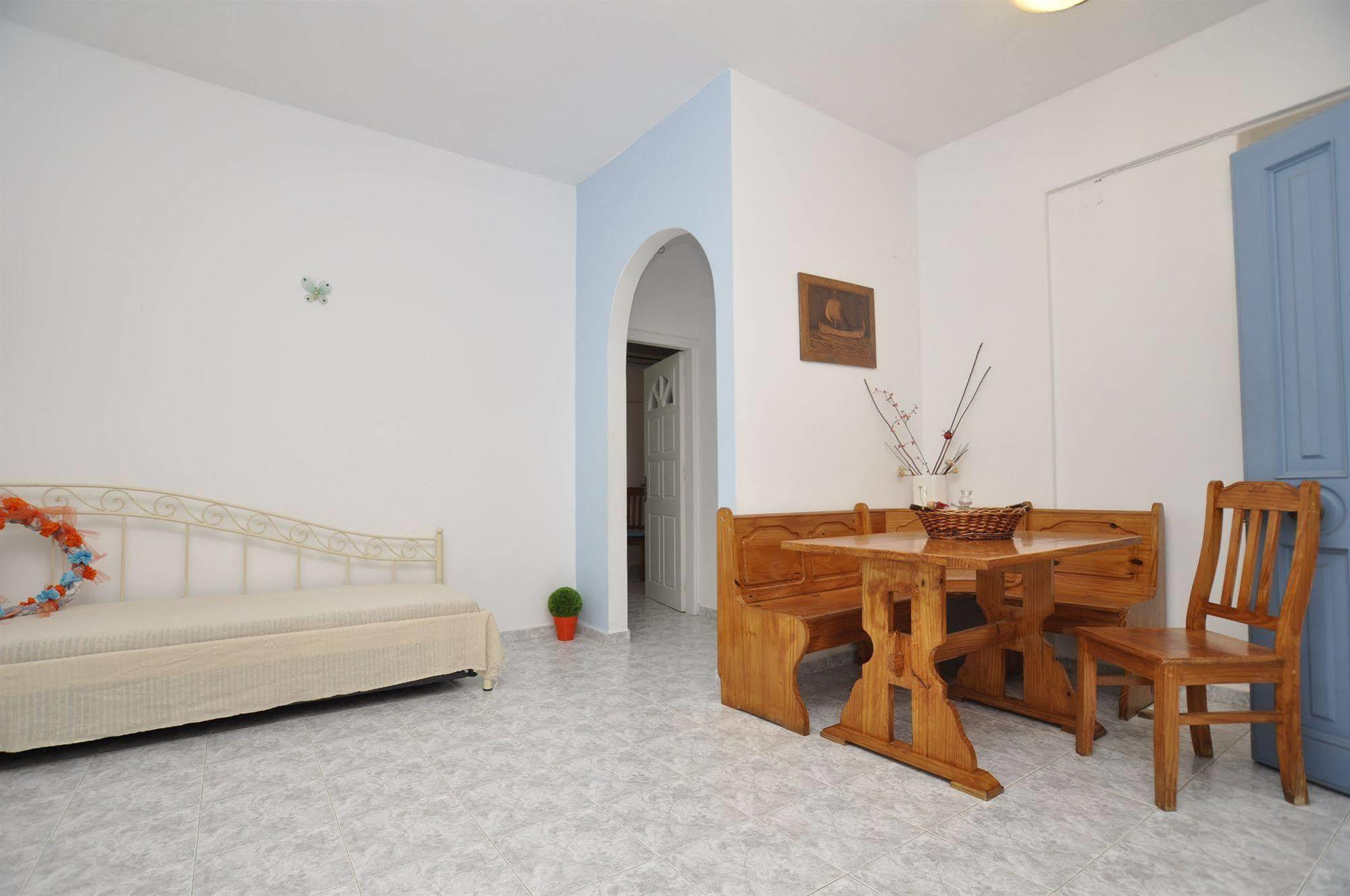 Manos Apartments Megas Gialos - Nites Bagian luar foto